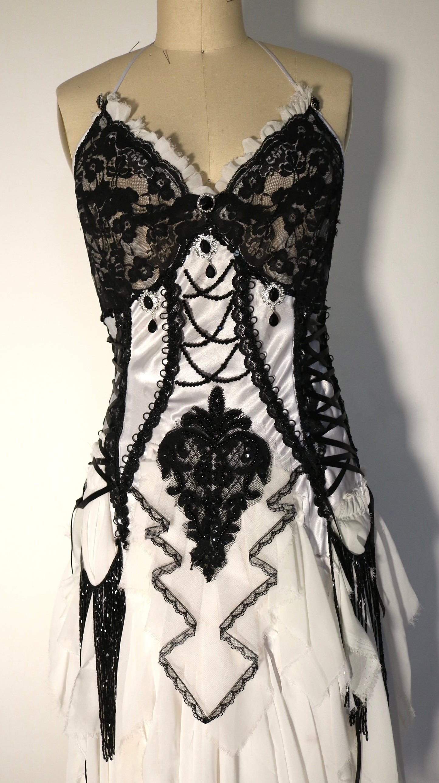 black and white gown sizes 2-6