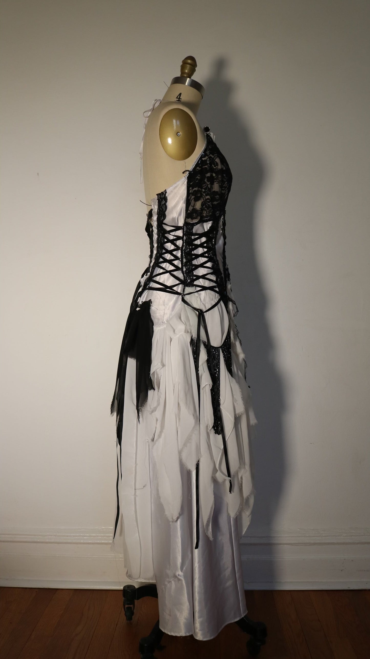 black and white gown sizes 2-6