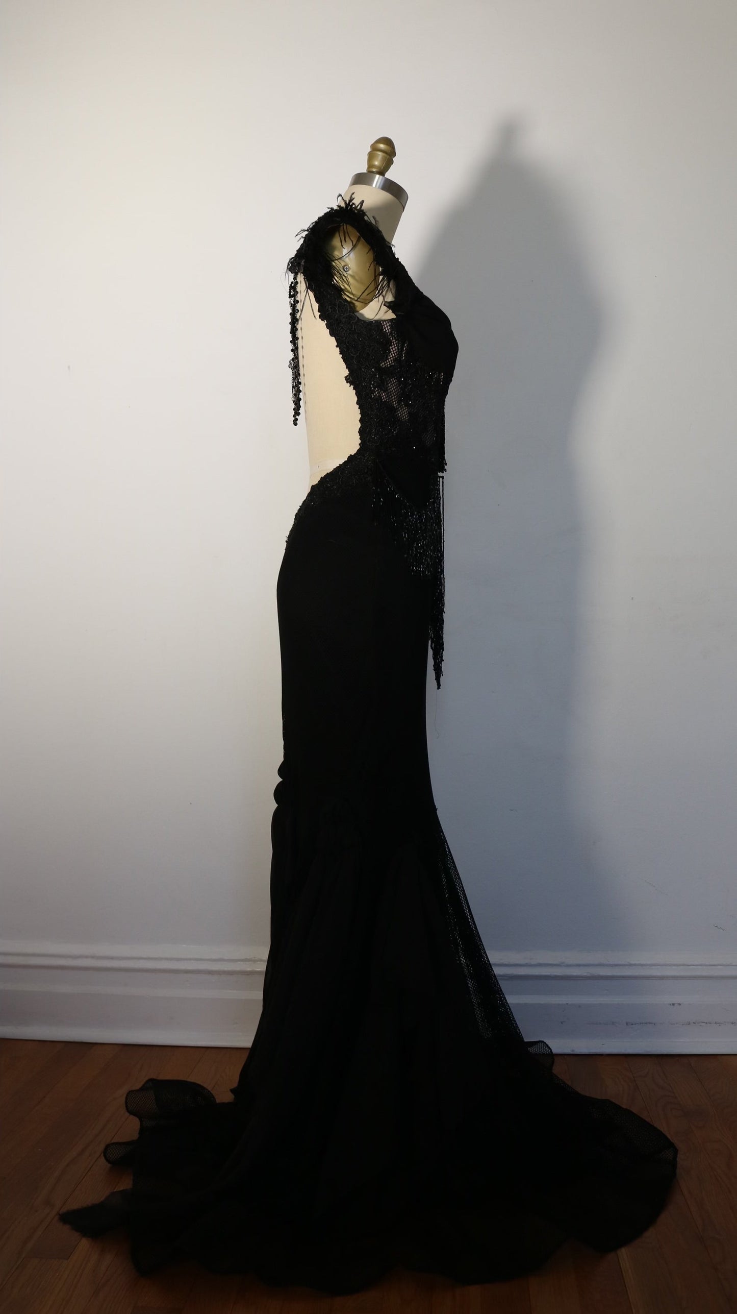 victorian gown medium (size 6/8)