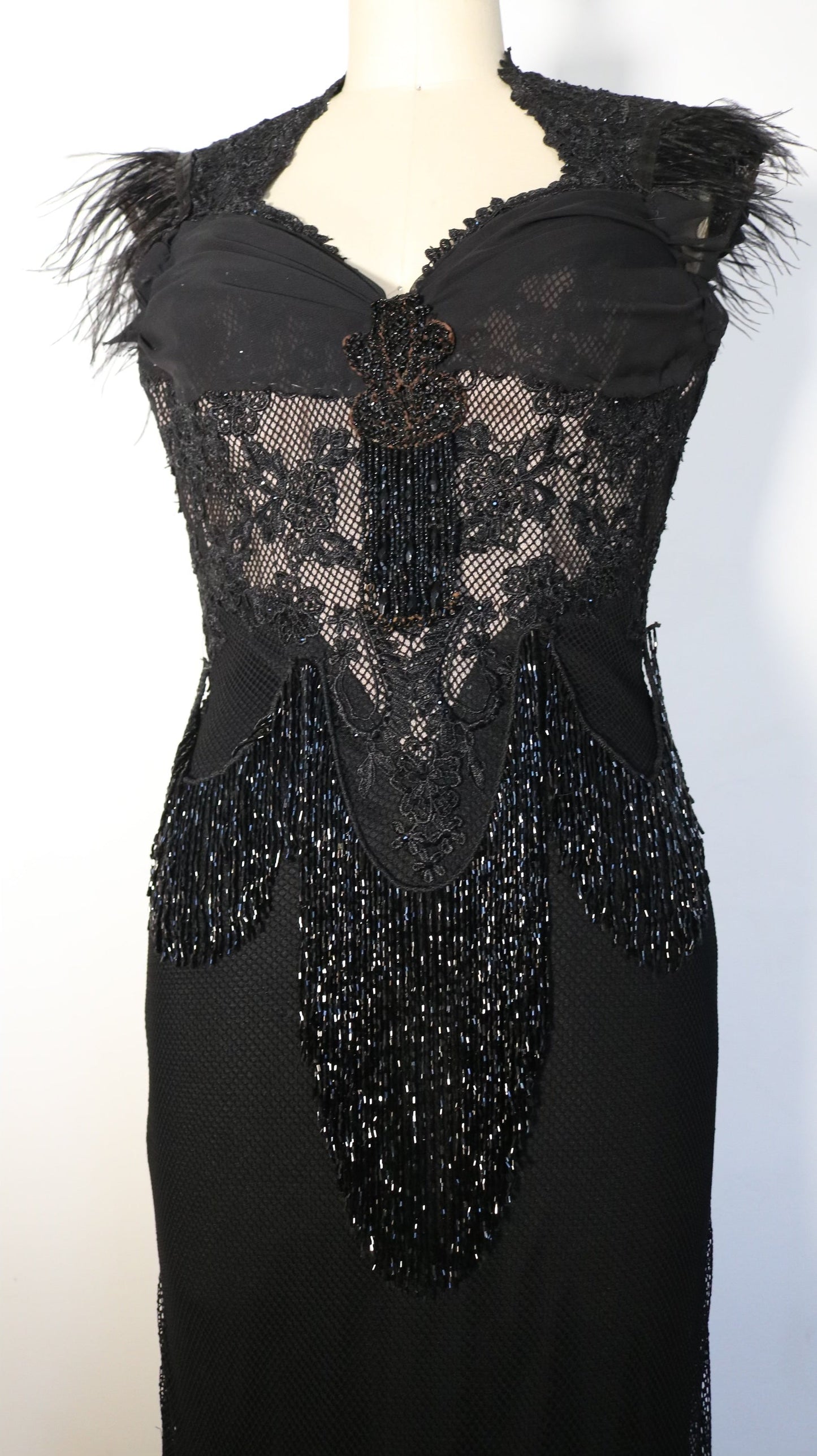 victorian gown medium (size 6/8)