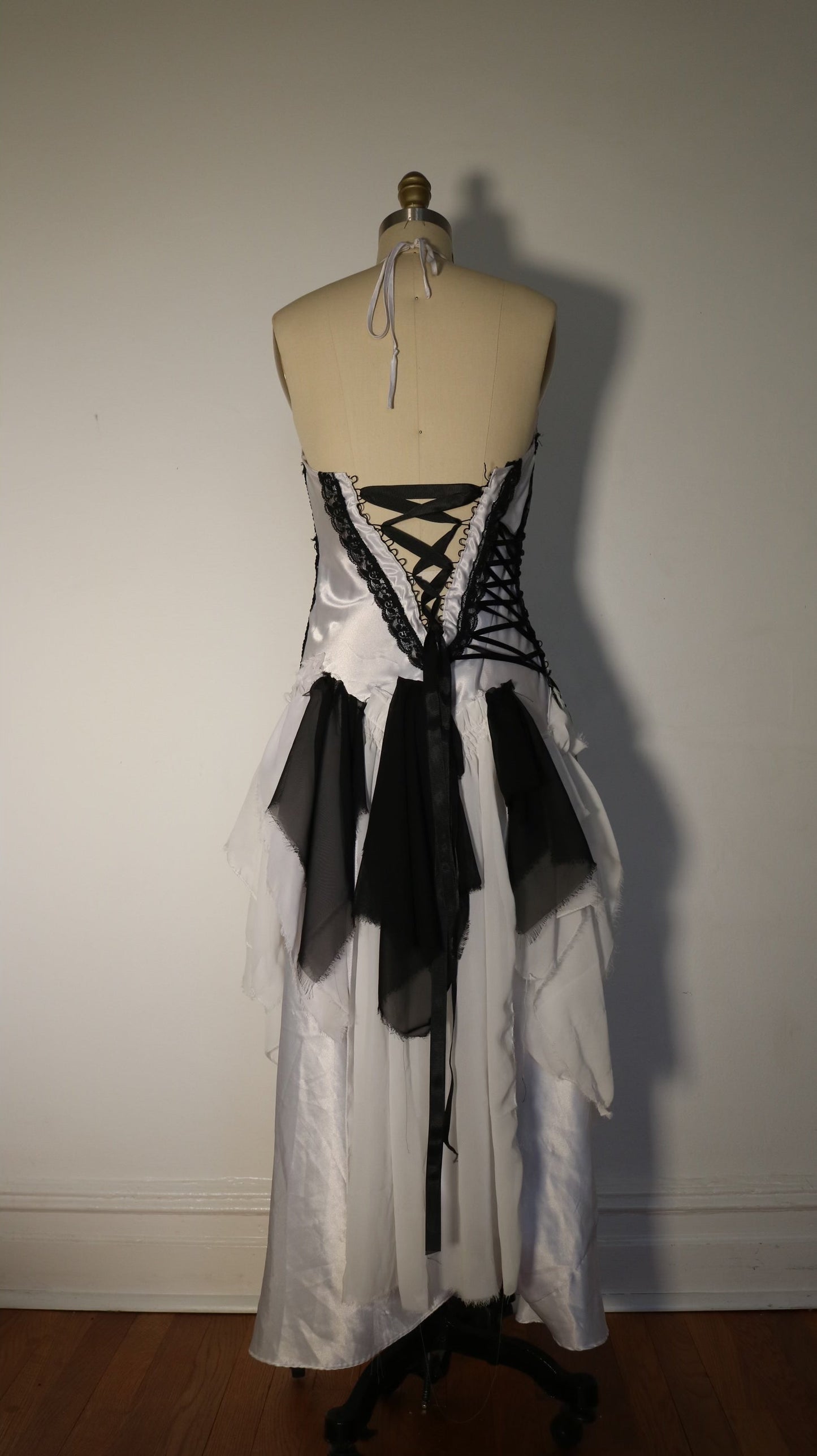 black and white gown sizes 2-6