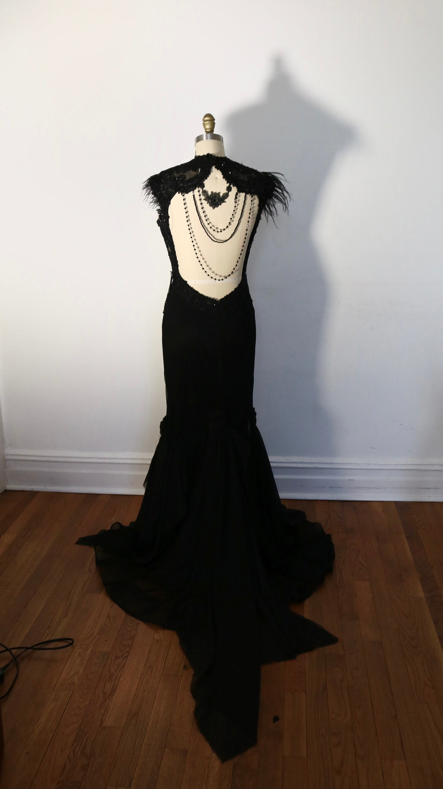 victorian gown medium (size 6/8)