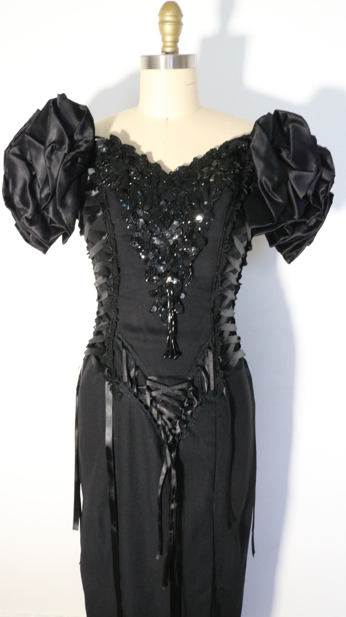 xs black gown